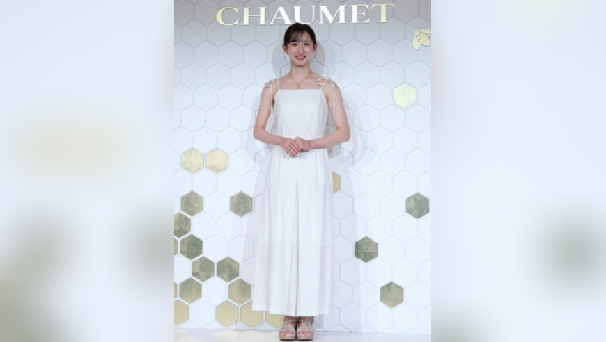 气质拉满！早田希娜出席展览会，戴600万珠宝，获赞如同模特