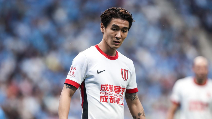 卡里乌斯附体！亚冠门将轮番超巨失误，韦世豪复刻本泽马名场面