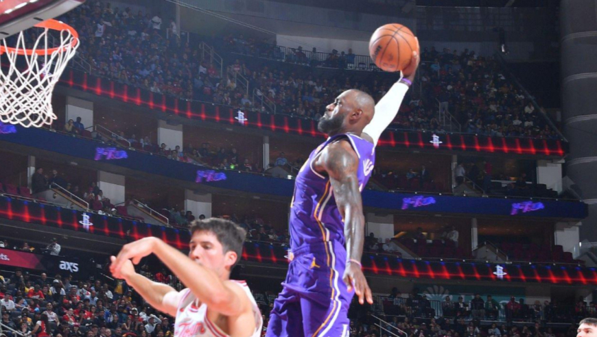 41岁正是扣篮的年纪！詹姆斯vs火箭上半场4记扣篮全收录：快攻暴扣无人能挡