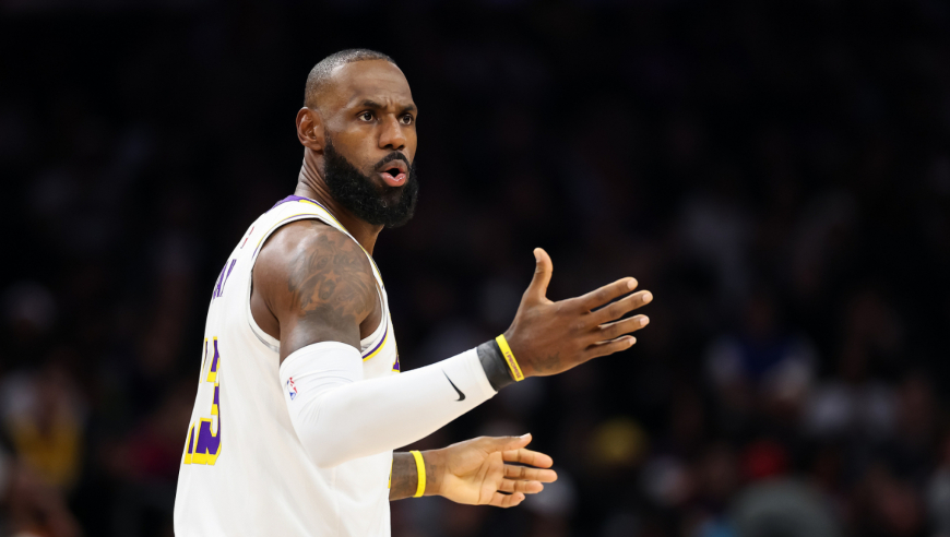 湖人太阳最后12秒：詹姆斯罚球+盖帽绝杀 狄龙挑衅老詹遭驱逐