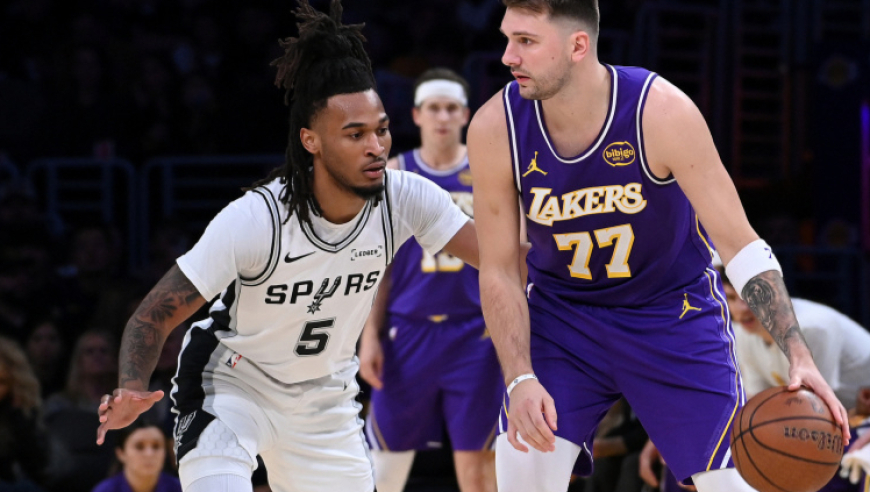 湖人负马刺无缘NBA杯西决！卡斯尔轰30+10+6 三巨头空砍69分