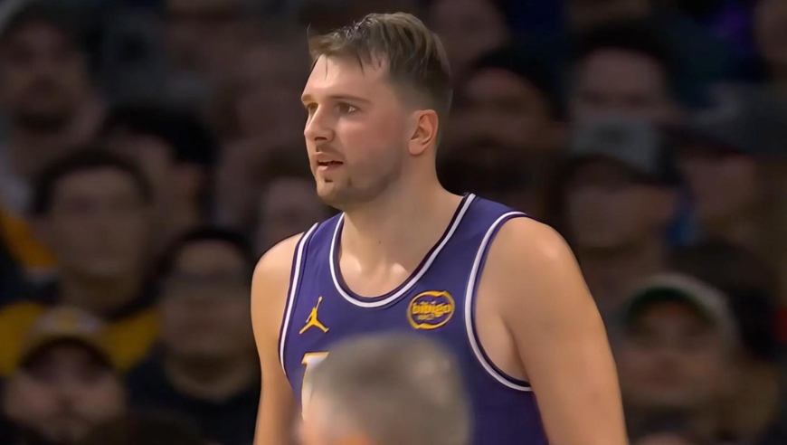 老队友们看好了！东契奇首节末上篮+超难三分助湖人打穿独行侠