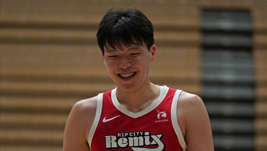 篮不住嘴 | 杨瀚森一口气喘一场+和队友摇摆 找到约基奇式松弛感