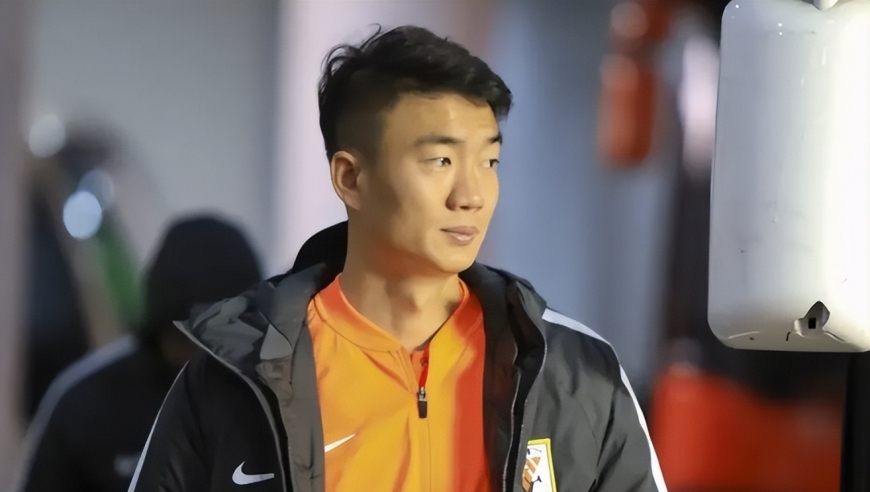 恶名远扬！韩媒嘲讽戴琳：拖欠球迷救命钱不还，玷污中国男足声誉