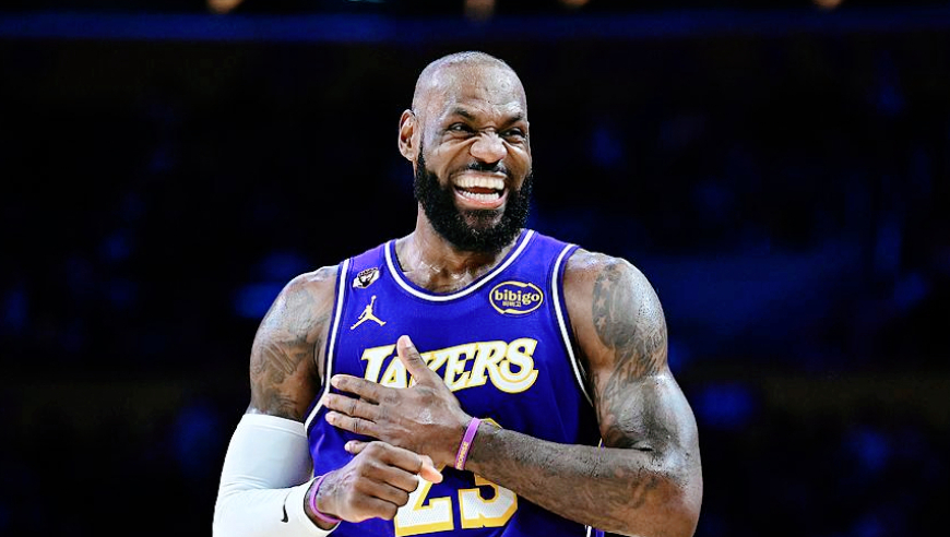 从20岁20天到41岁45天，生涯首三双到联盟最老三双，老詹用了21年