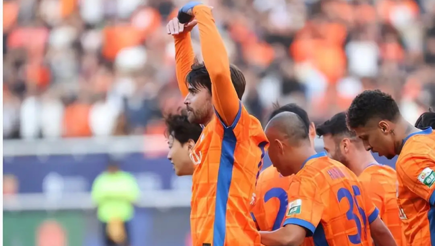 最强泰山队回来了，10轮不败+主场8连杀血洗中超，崔康熙自愧不如