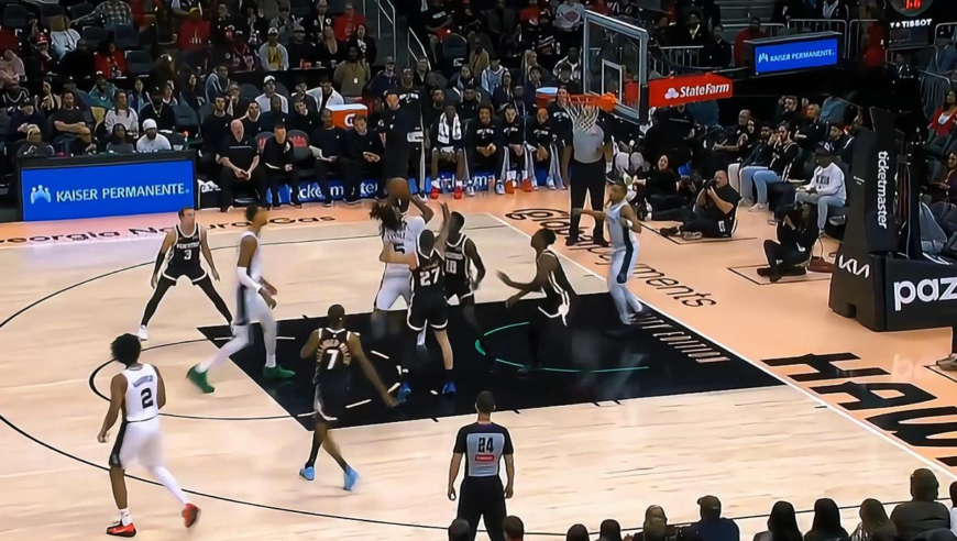 强行2+1！文班亚马2+1被吹提前犯规 随后卡斯尔打成真正的2+1