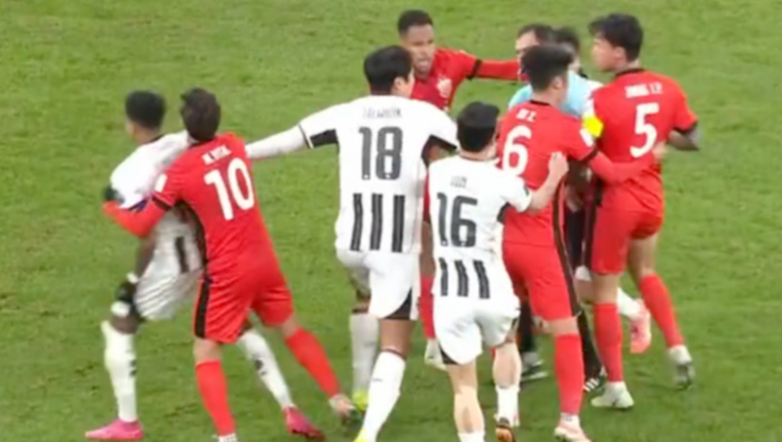 踢不过你还铲不过你？张琳芃飞铲林加德染黄，两队爆发激烈冲突