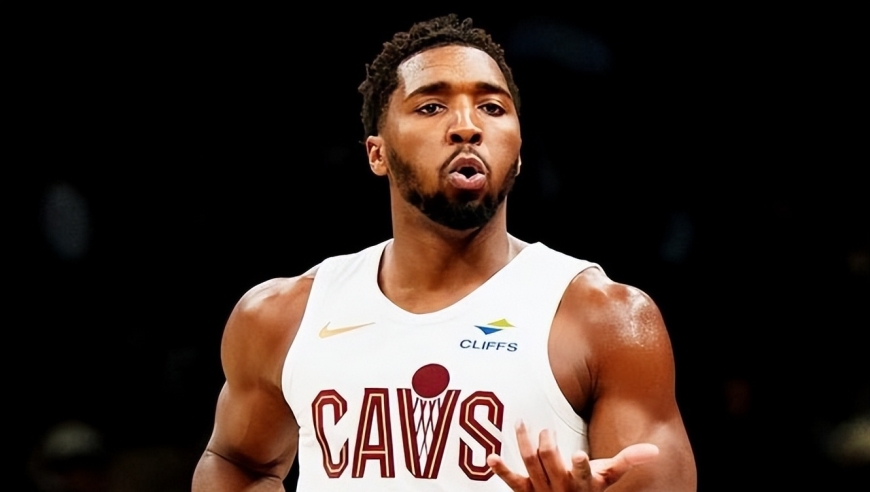 大帝轰39+9+3仍无缘今日最佳！对不起，你碰到创纪录的米切尔了