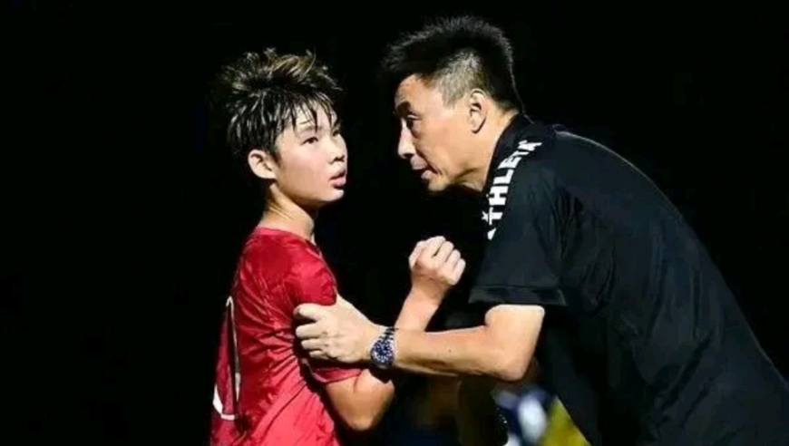 别&ldquo;捧杀&rdquo;！前国脚：王钰栋咋和武磊比？连日本后卫都扛不住，去欧洲怎么踢