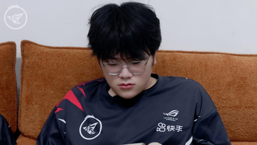 狼队新打野2选1，小胖一笙挂牌价格高，整整齐齐可能性大