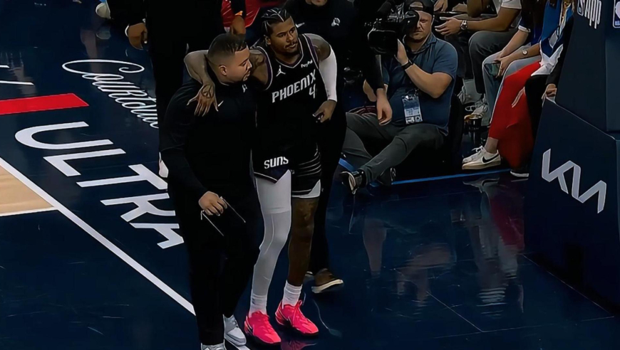 要完了？杰伦格林复出第二战无对抗受伤 无法正常行走被搀扶离场