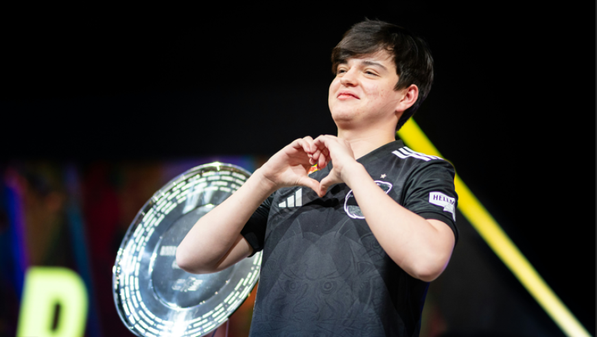 molodoy凭借在本次比赛的优秀发挥成功夺得IEM成都MVP！