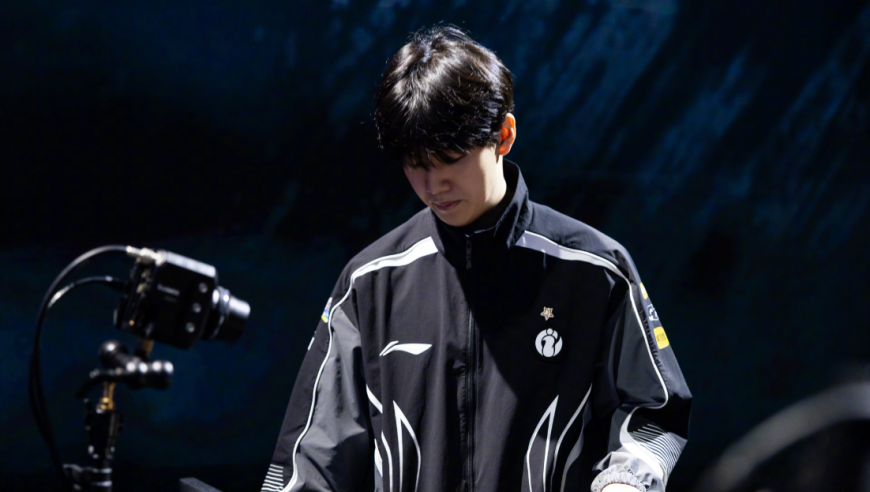 雷竞技资讯：涵艺曝光IGUzi登顶热搜，没买AD只是为等Uzi小明回归