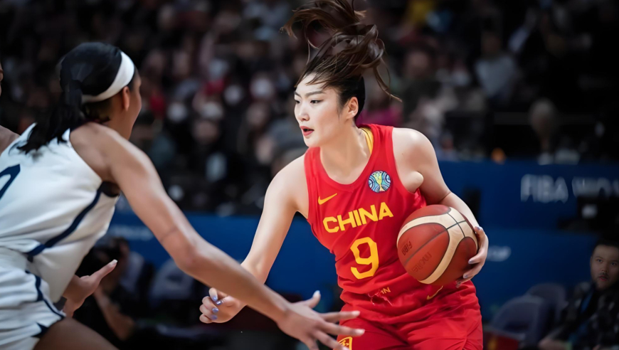 体坛记忆｜中国女篮比分落后，李梦率队硬刚，把美国队逼到紧急暂停