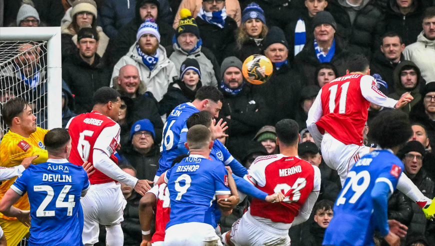 出神入化！回看阿森纳角球降维打击造两球，强力头槌根本没法防