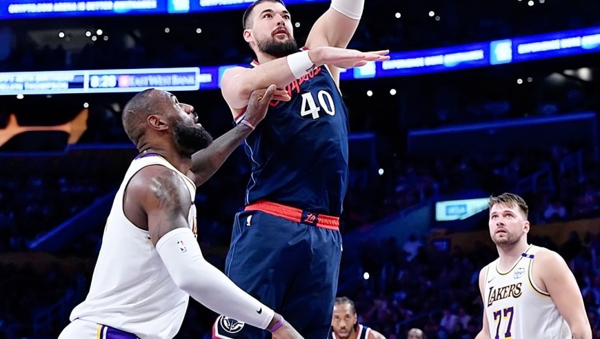 艾顿缺阵！祖巴茨会肆虐内线？湖人德比想赢快船得做好3点