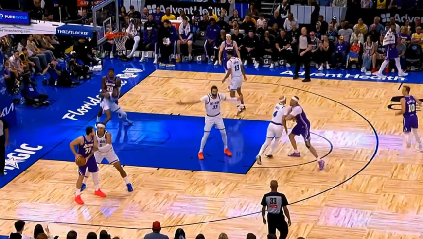 你的主场我做主！湖人首节四分钟轰15-3攻击波 魔术主场倒戈欢呼