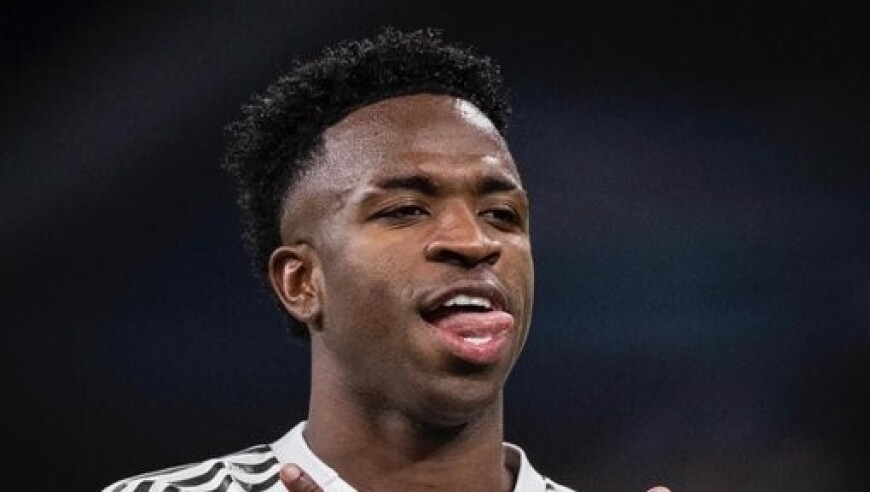 女友晒维尼修斯送的情人节礼物：他总是用自己的方式陪着我