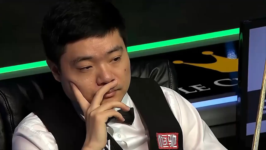 体坛名场面｜落后51分逆转！丁俊晖绝境力挽狂澜，赛后吐槽球桌不好用