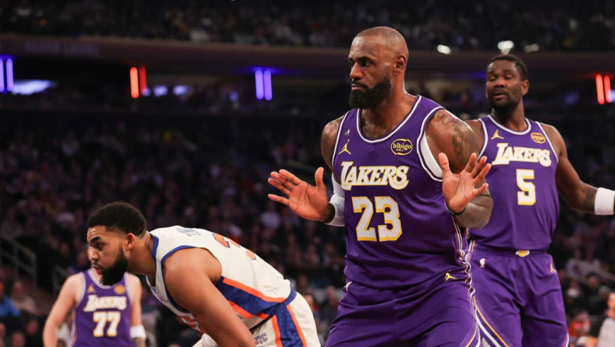 Top时刻 | 2日十佳球：文班亚马转身暴扣 詹皇霸气暴扣