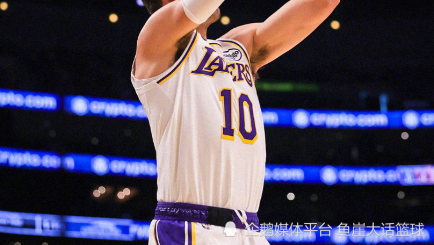 湖人爆冷！东契奇35+8詹姆斯很开心，里夫斯25+5，布伦森24+7毫无借口