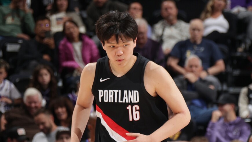 开拓者媒体：杨瀚森打出了生涯最佳表现，攻防两端都游刃有余