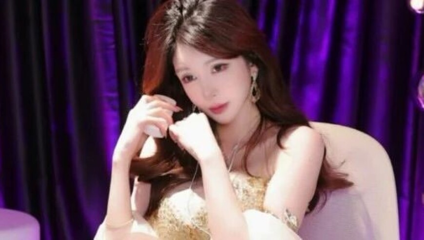 二次元女主播为过直播任务，全身涂油展示舞蹈，撩裙子自证是“裤子”！网友：还是初代主播坦然啊！