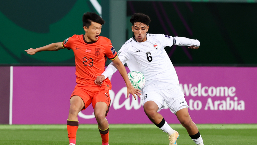 U23亚洲杯中国连续失良机！拜合拉木精彩抢断，杨希无人盯防打飞