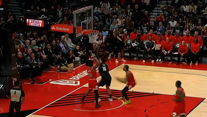 可惜了！大混战后杨瀚森获得机会但被封盖 随后阿夫迪亚惨遭打脸