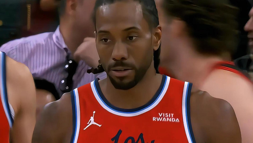 神挡杀神！莱昂纳德连秀单打轰7分还妙传桑科比接管快船对轰公牛