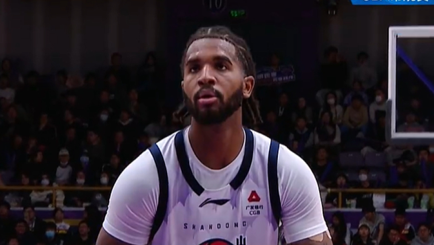 山东男篮无缘开门红，高诗岩关键三分不进，新援14分是亮点