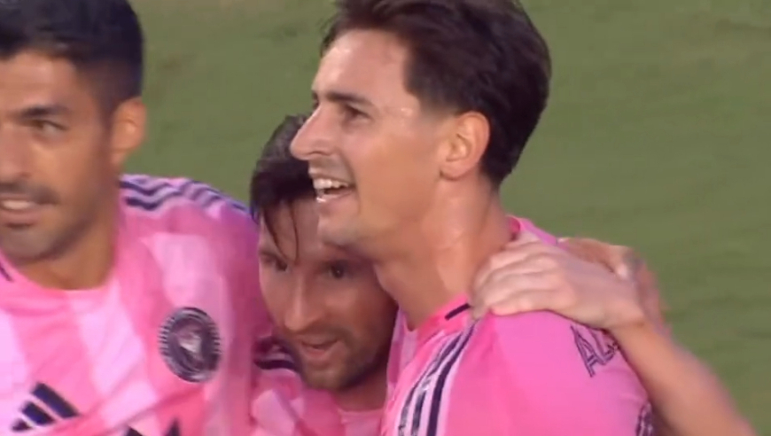 两场狂造7球！那个让足球颤抖的名字，仍是梅西｜体坛记忆