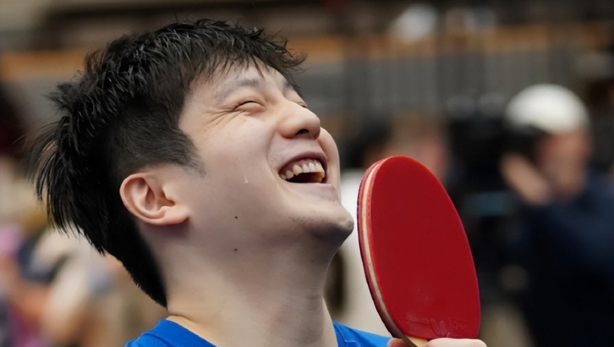 多次发自内心大笑！樊振东在德甲打球身心愉悦 与领事合影后相谈甚欢