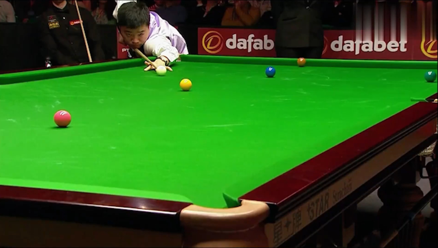 体坛记忆｜ 丁俊晖最霸气的一球，四连鞭逆转萝卜夺冠，狂吼：康忙，我最牛