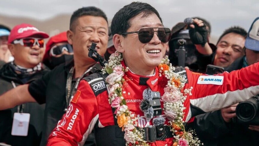 火成表情包，61岁的魏建军如何成功“去爹味” | 明镜pro