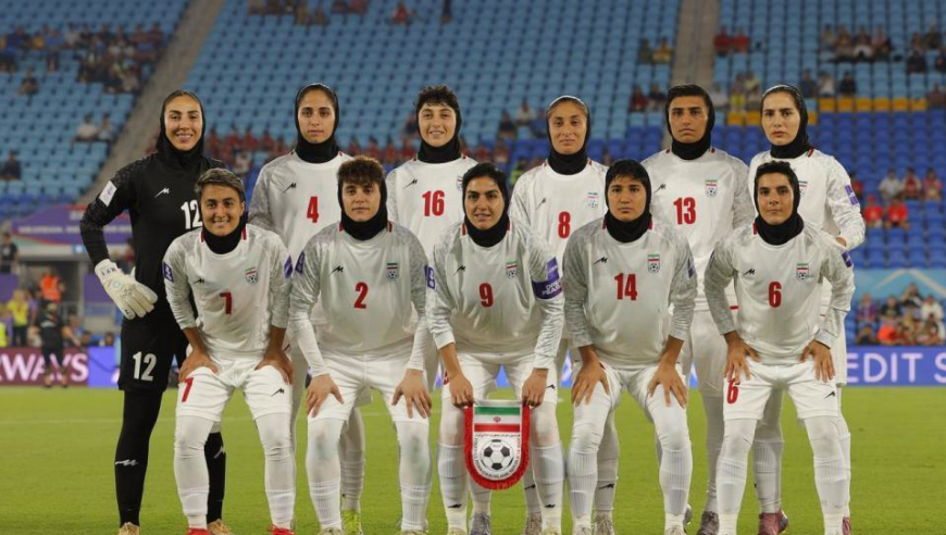 争议？祖国遭空袭后，伊朗女足亚洲杯集体拒唱国歌！主帅面带微笑