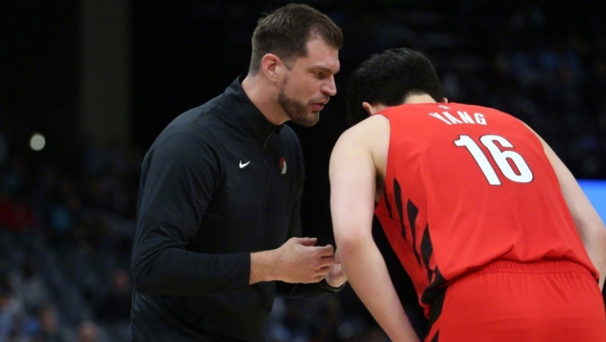 开拓者官宣召回杨瀚森！轰18+10+4获主帅盛赞：他是精英级别传球手