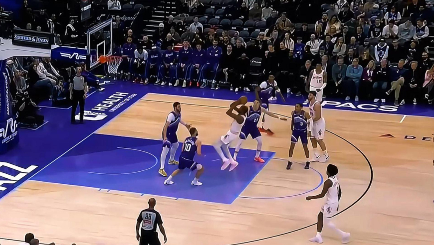 完全防不住！申京与杜兰特轮流打成2+1 联手助火箭打穿爵士