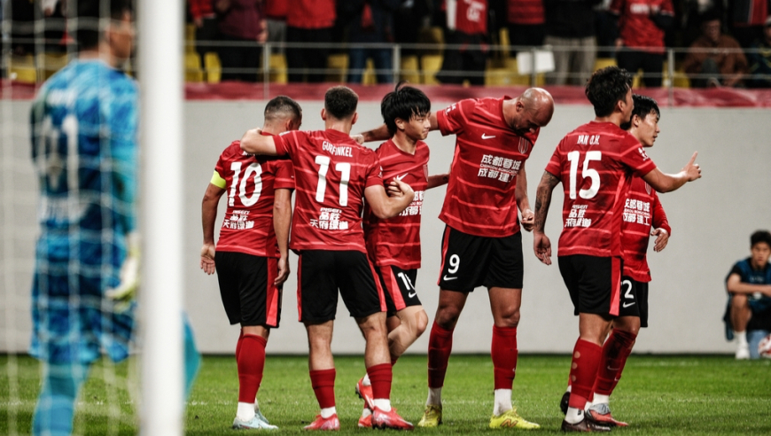 中超：成都3-1梅州紧追海港 罗慕洛传射建功，杨明洋、莱切特破门