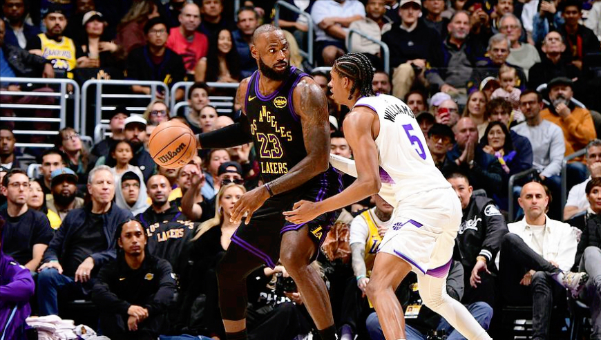 正式开启第23季！詹皇11+12甘当湖人“追梦”，不抢球权喂饱队友