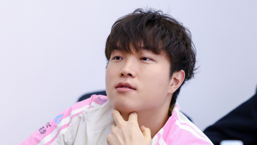 JDG战胜BLG，赛后Xiaoxu给bin下马威，碰拳时拒绝鞠躬