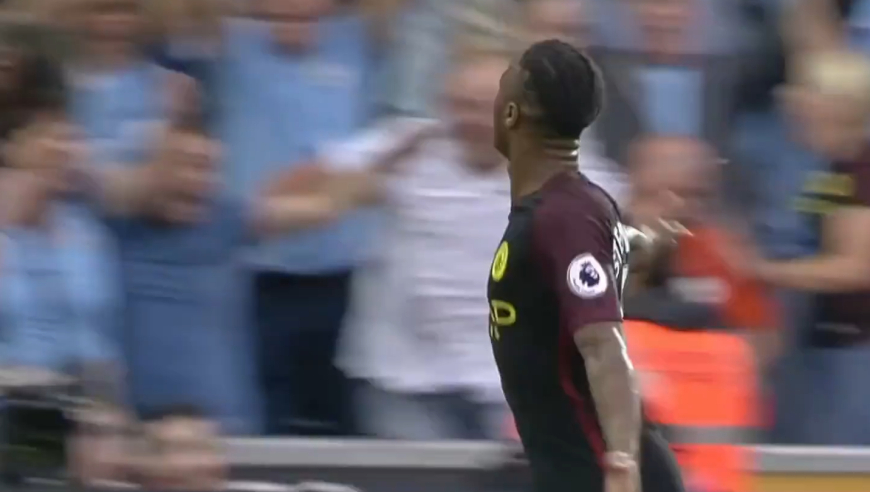 体坛记忆｜32.5万周薪的炸弹小分队成员竟无球可踢！昔日1.6亿欧的快乐男孩斯特林身价暴跌至700万欧