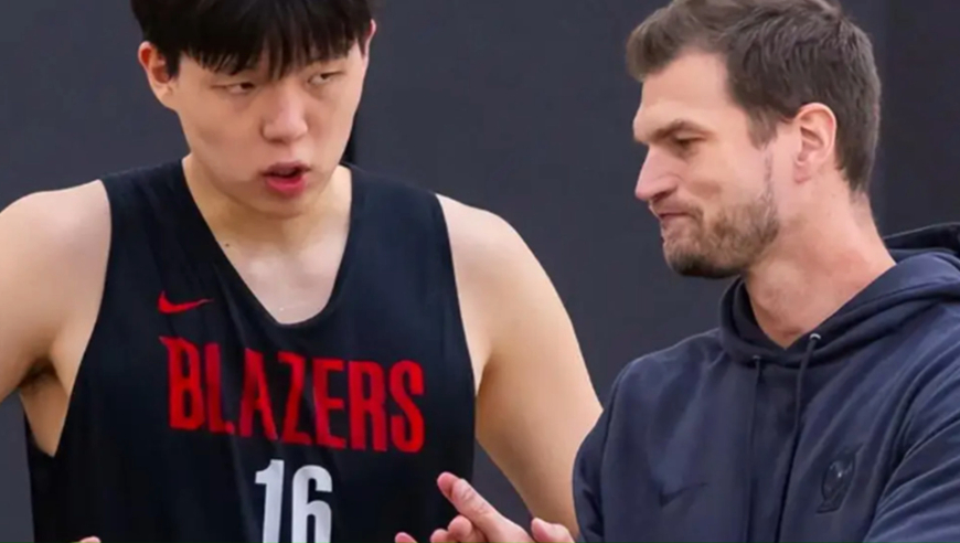 杨瀚森8+13+4！火箭双子星打爆开拓者，斯普利特该“醒醒了”