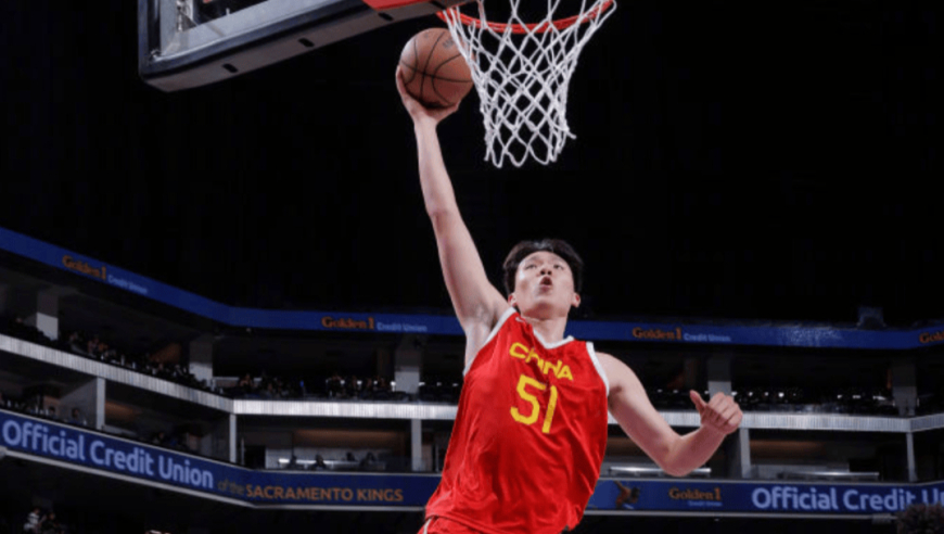 杨瀚森U19对位榜样萨尔集锦：迎面大帽后者+内线展现梦幻脚步
