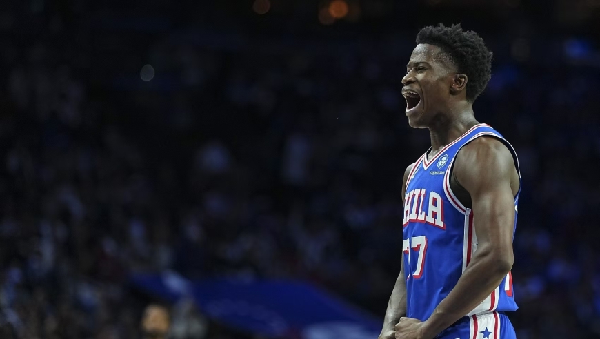 43+26+25！76人豪取三连胜，东部第一易主，格局悄然改变