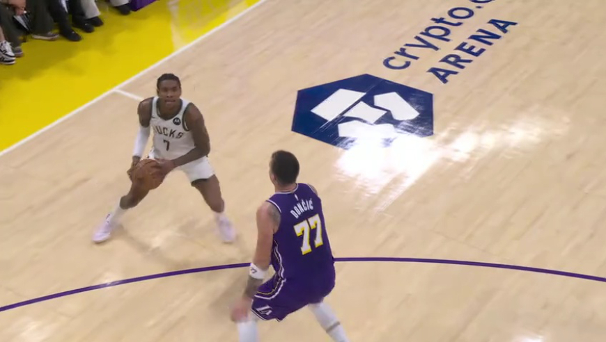 东契奇6犯离场送小凯文-波特3次罚球 字母哥致命抢断让詹姆斯无功而返