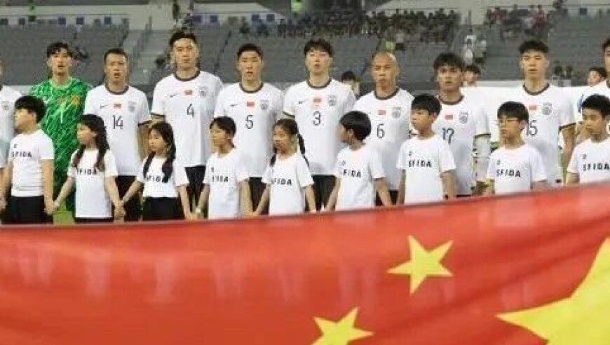 为何当年足协解雇霍顿遭国脚集体反对？国足选帅请倾听球员意见