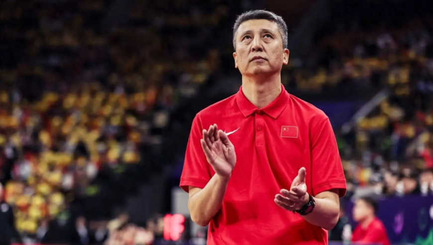 为了这届男篮他付出了太多！因为篮球妻子离他而去，饱受质疑却创亚洲杯佳绩！
