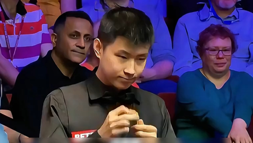 体坛名场面｜塞尔比妄想严防死守赵心童，谁知竟被一杆斯诺教训，磨王又抑郁了